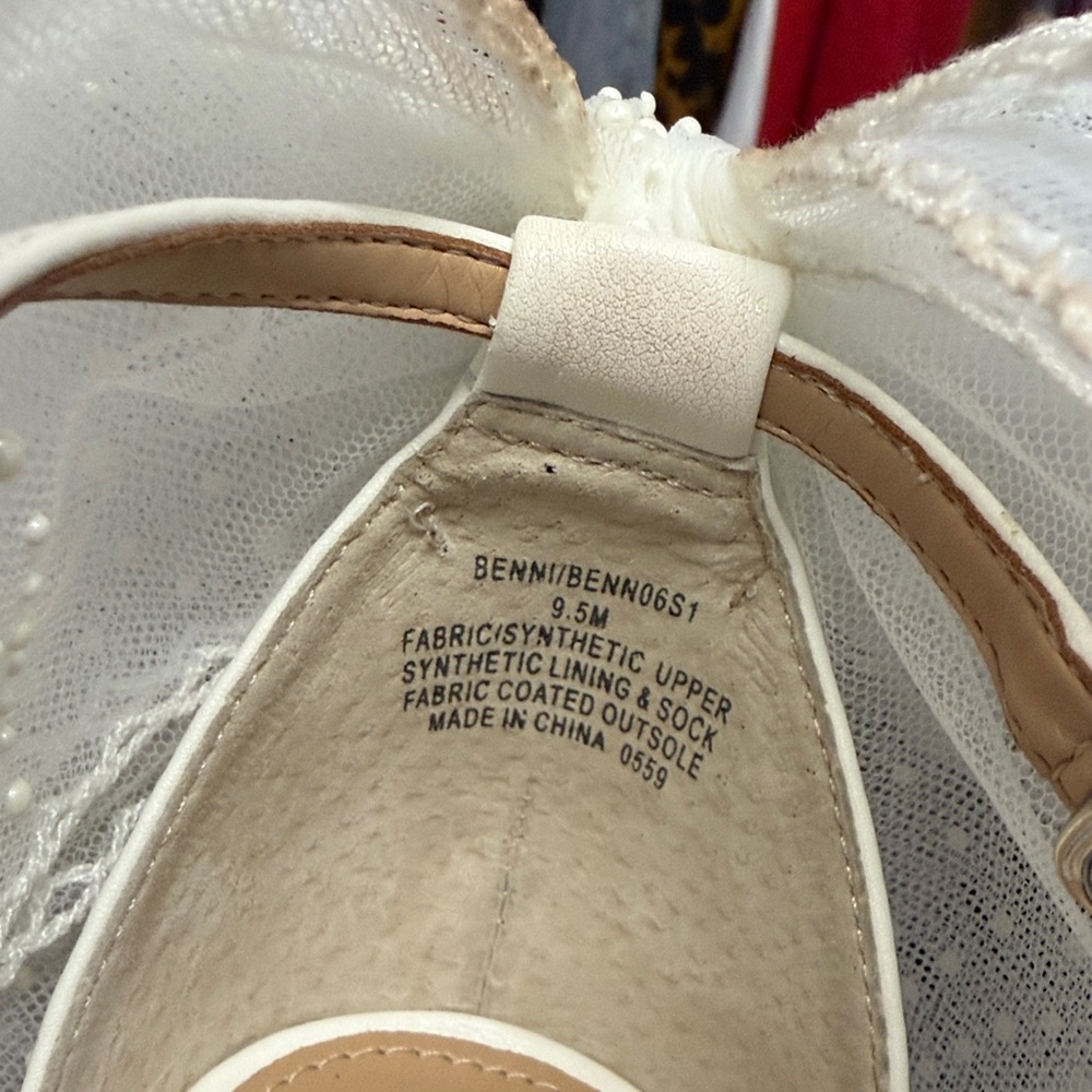 Steve Madden White Bridal Bow Heels - Picture 5 of 5